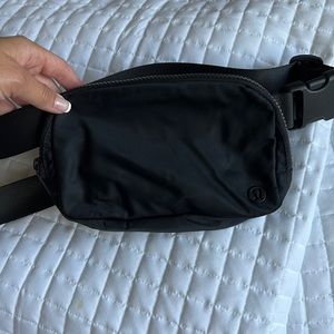 Lululemon black belt bag
